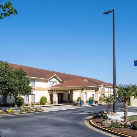 Days Inn & Suites By Wyndham Commerce Extérieur photo