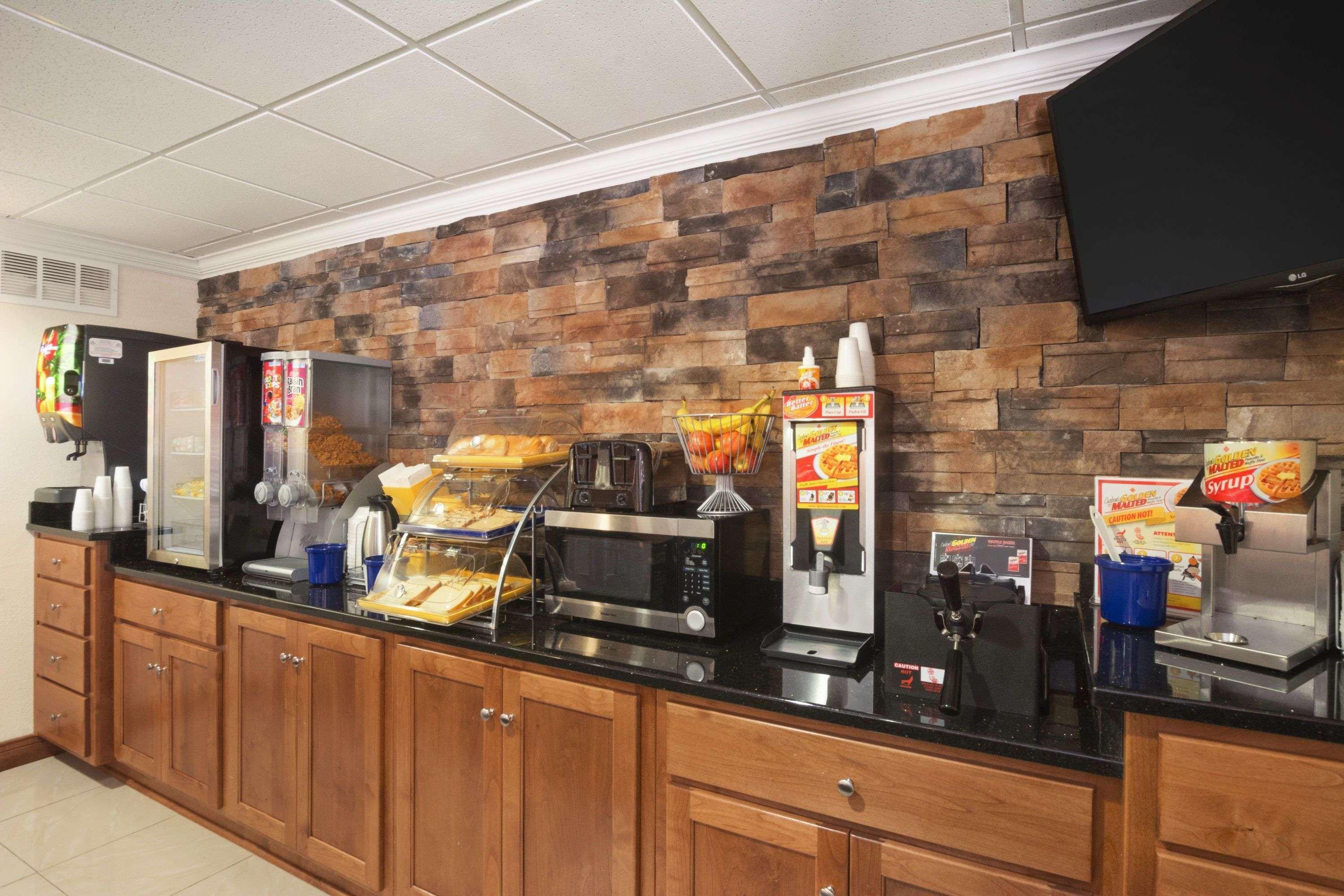 Days Inn & Suites By Wyndham Commerce Extérieur photo
