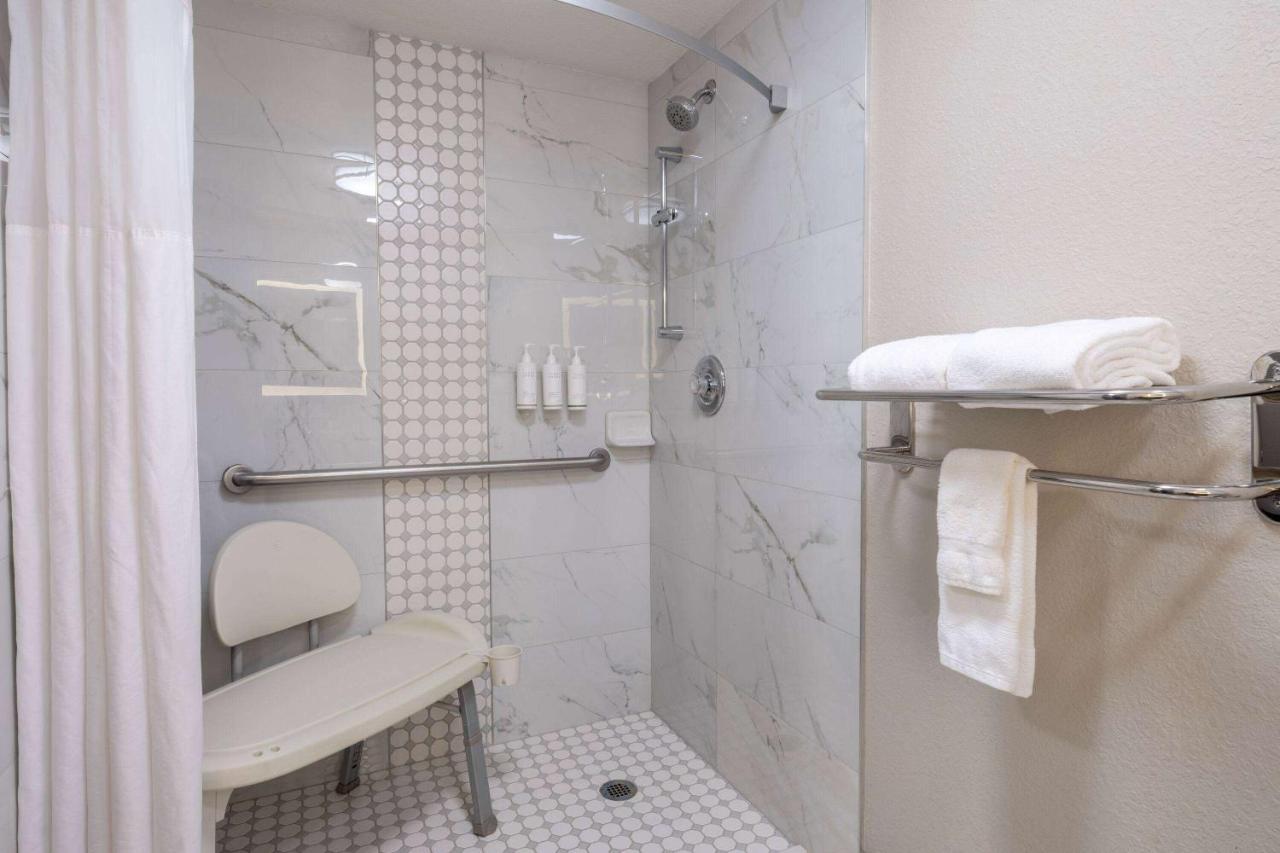 Days Inn & Suites By Wyndham Commerce Extérieur photo