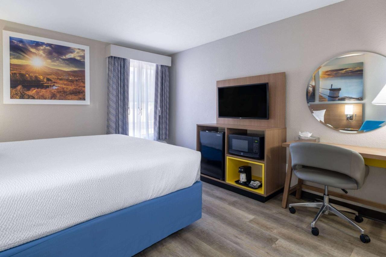 Days Inn & Suites By Wyndham Commerce Extérieur photo