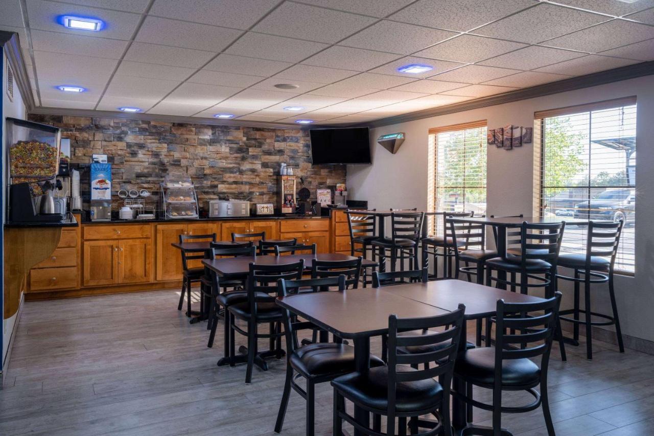 Days Inn & Suites By Wyndham Commerce Extérieur photo